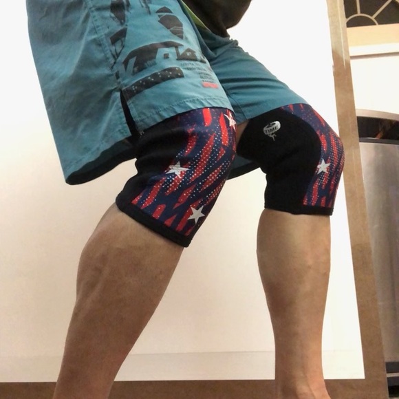 Compression Knee Sleeves, Reversible Camo/ Flag - Picture 1 of 7